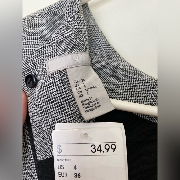 NWT fdress in woven fabric. Cap sleeves, and seam at waist. … - Picture 8 of 14